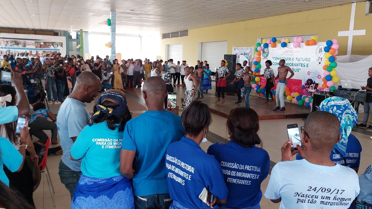 feira e missa do migrante em angola (18)